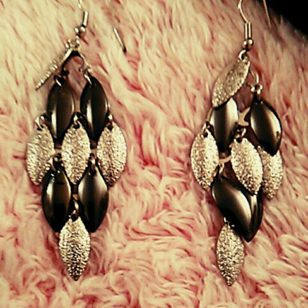 Earrings - Picture 3 of 3